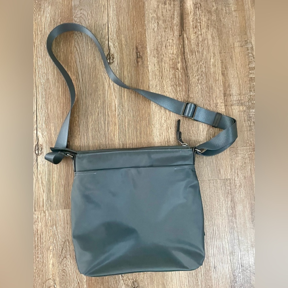 TUMI Voyageur Capri Crossbody Shoulder Bag Gray Nylon Travel Neutral Classic - Picture 4 of 16